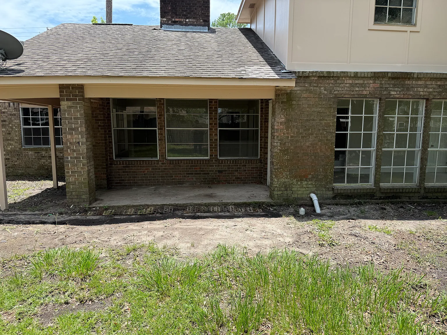 4 bed, 2495 sqft, $2,400 — Photo 4