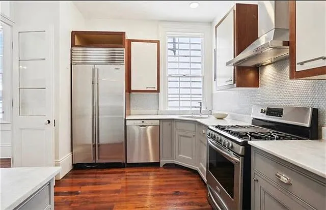 939 Jackson Ave — Photo 6