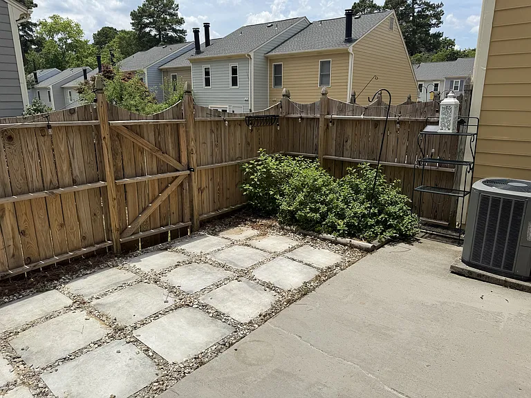 1910 Township Cir — Photo 15