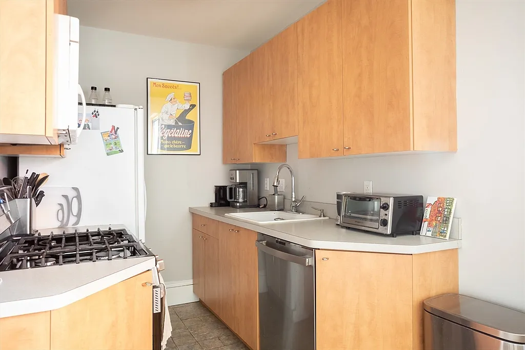 Building Photo - 81 Saint Botolph St #1