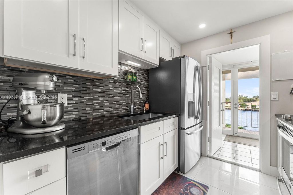 743 N Riverside Dr APT 5C, photo 8