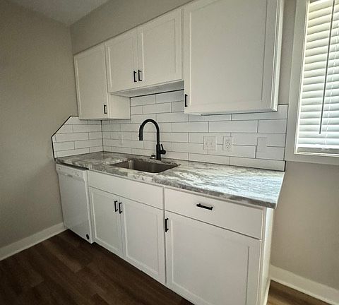 4th image of 4814 & 4816 Capitol Ave #4816-5