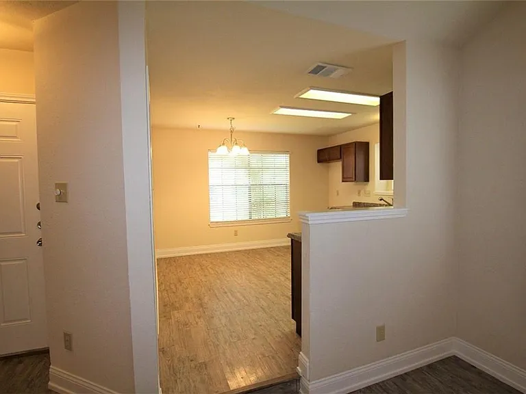 605 Elder Way — Photo 4