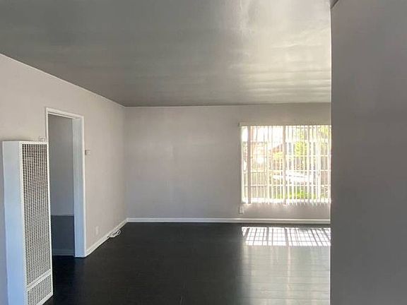 5th image of 3701 Montclair St #3709-1