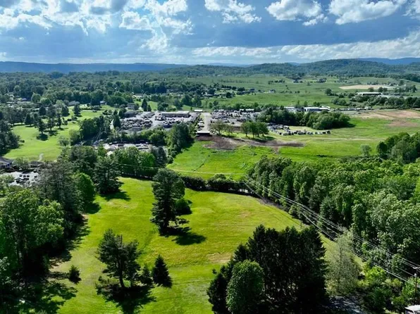 Brush Rd, Lewisburg, WV 24901