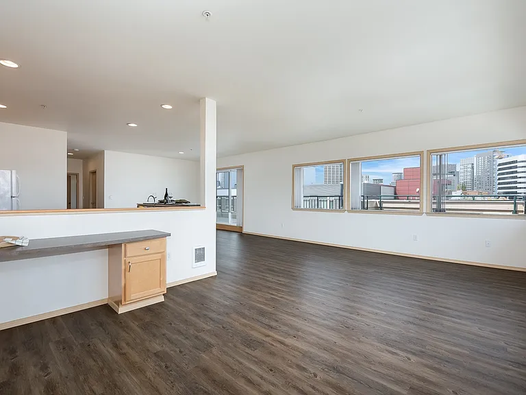 Hawthorne Apartments — Photo 10