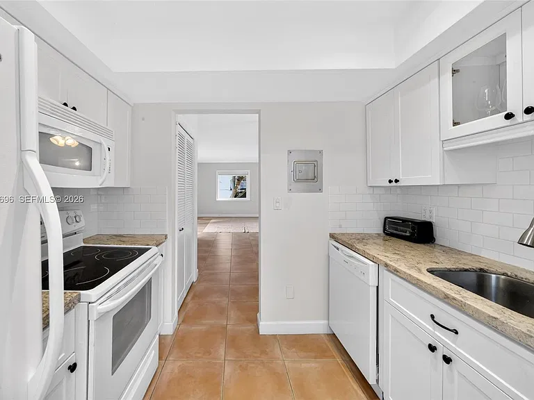 6815 Edgewater Dr #108 — Photo 9