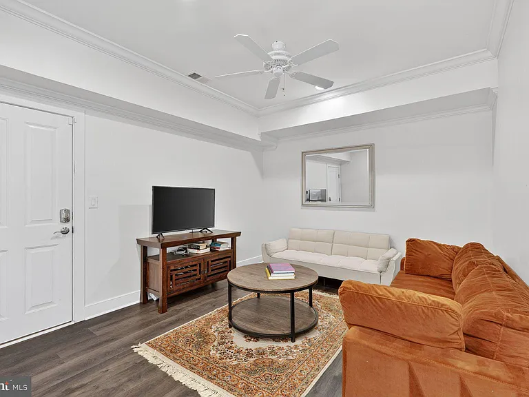 619 E Custis Ave — Photo 28