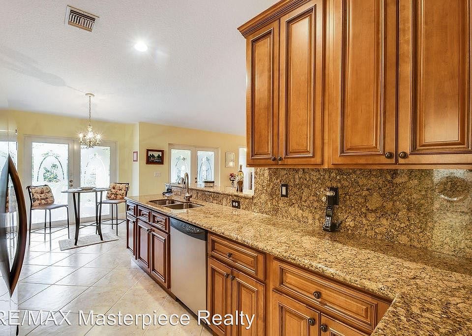 2nd image of 873 SW Sultan Dr