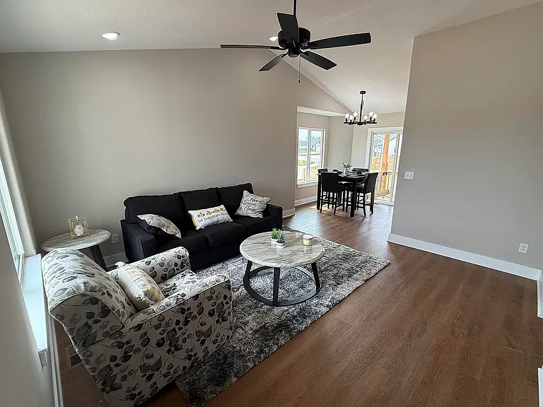 102 Poplar Ct — Photo 8