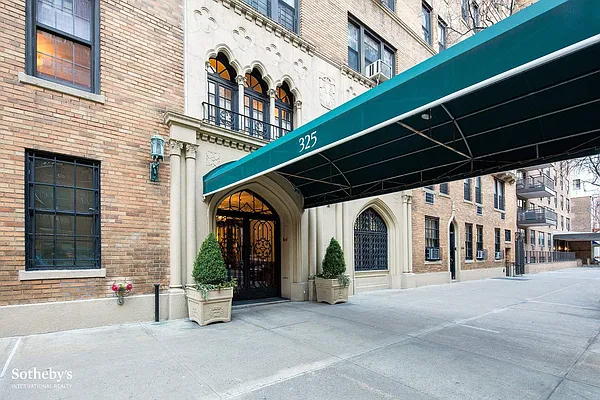 Sold by Sotheby's International Realty | media 8