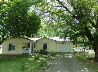 210 Kennedy Ave, Pana, IL