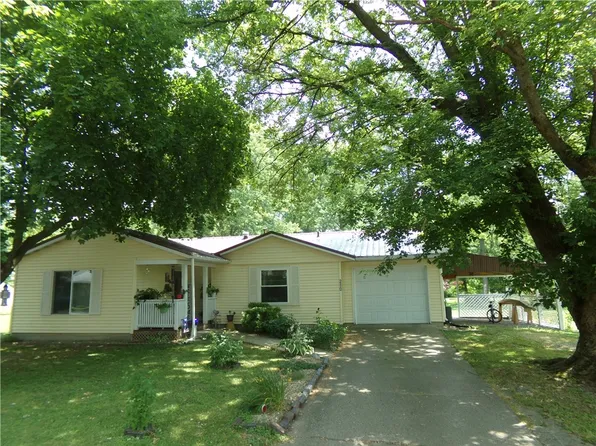 210 Kennedy Ave, Pana, IL 62557