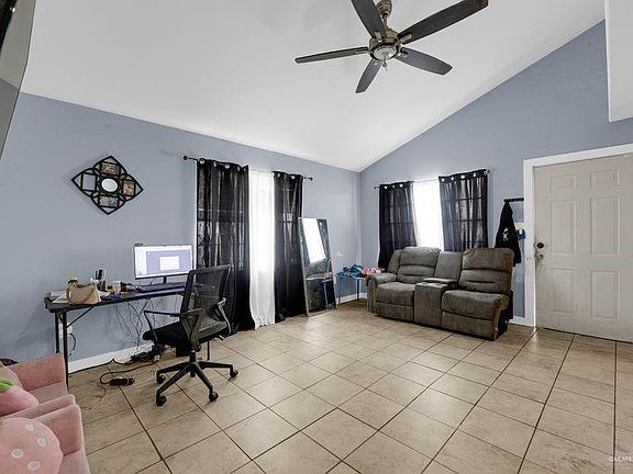 4th image of 3213 Agualeguas St