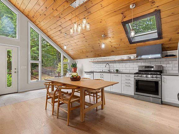 4th image of 799 Craney Hill Road