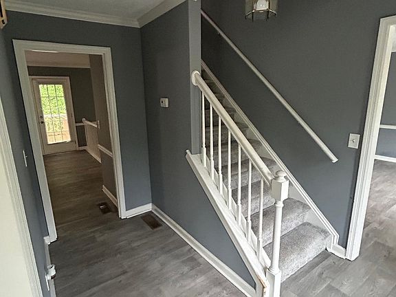 4th image of 1806 Yorkshire Dr