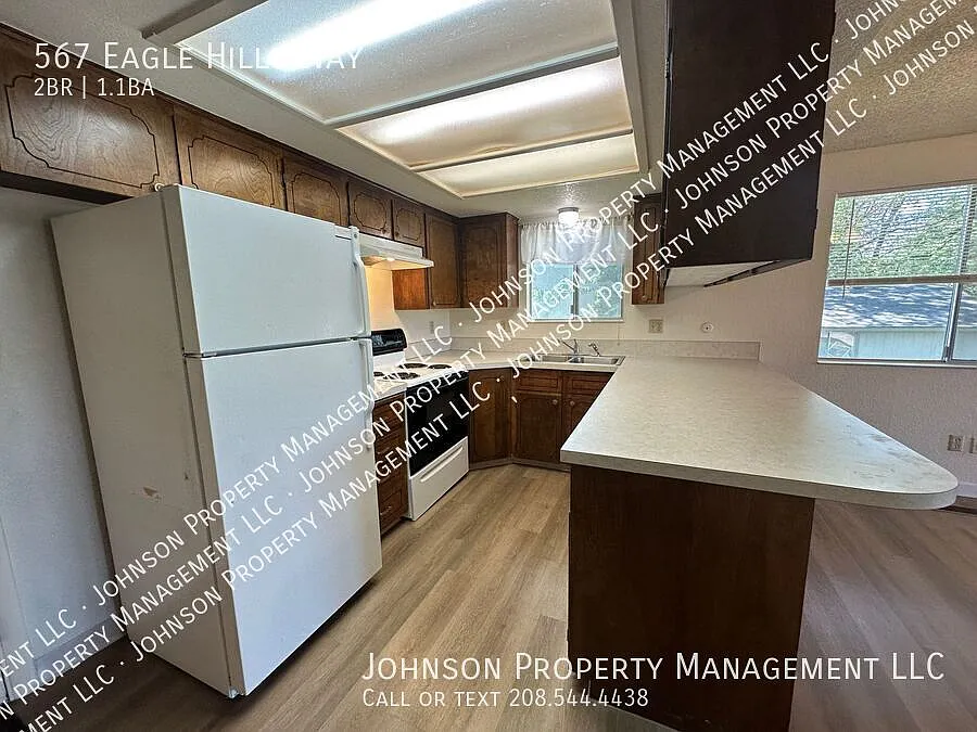 Spacious Eagle Duplex Near Golf Course Garage & Private Yard! — Photo 4