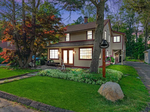 7 Sears Place, East Hampton, CT 06424