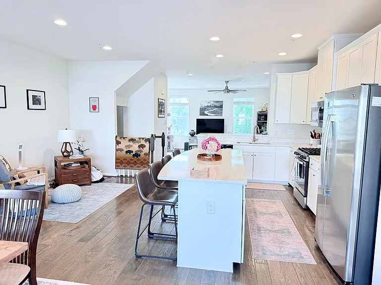 215 Quarry Point Rd — Photo 9