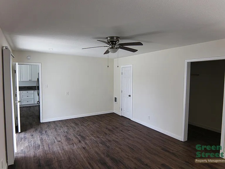 6831 Amherst St — Photo 37