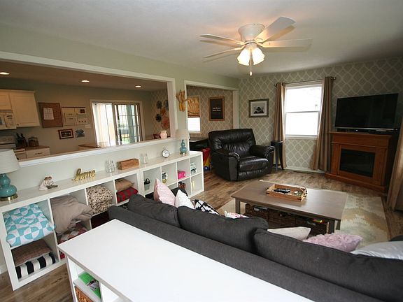 5th image of 1045 Wallace Ave