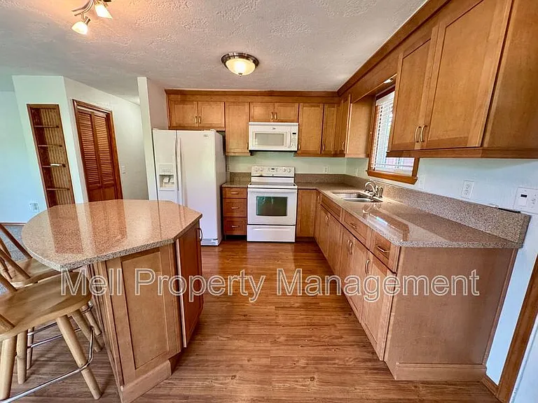 231 N Dogleg Pl — Photo 2