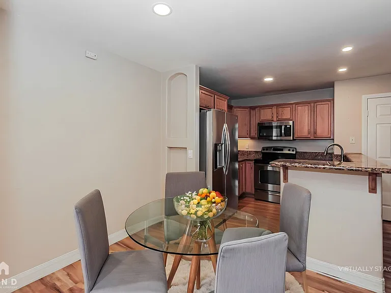 5252 Balboa Arms Dr #179 — Photo 3