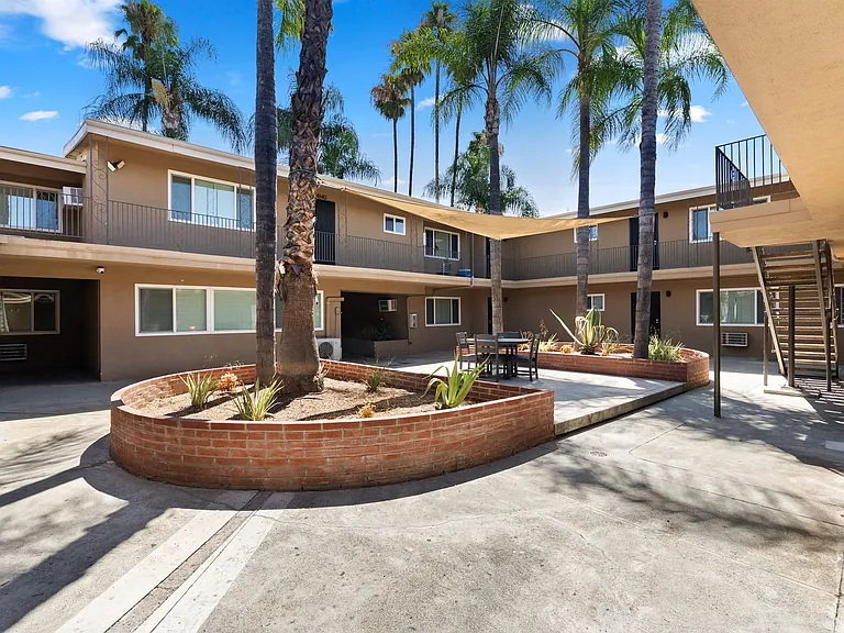 Melrose Manor Apartments - Riverside, CA — Photo 44