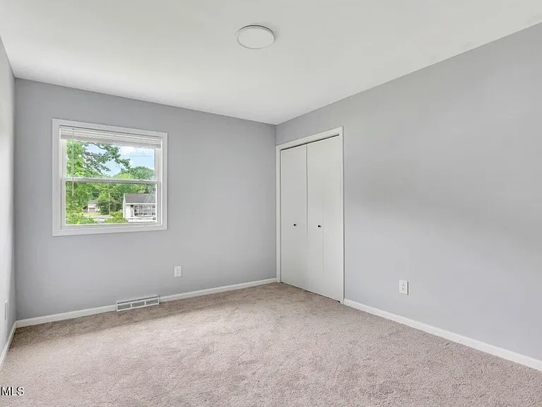 8 Woodland Dr — Photo 17