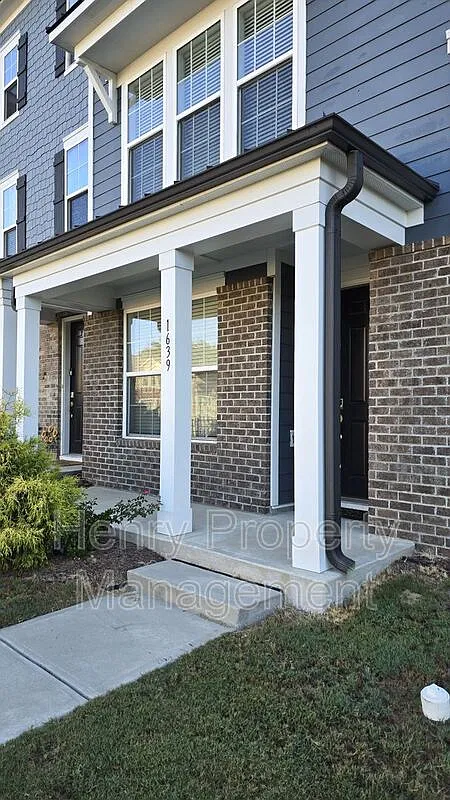4 bed, 3.5 bath, 2465 sqft, $2,595 — Photo 2