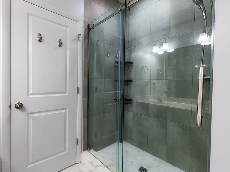 Master bathroom - 2nd floor