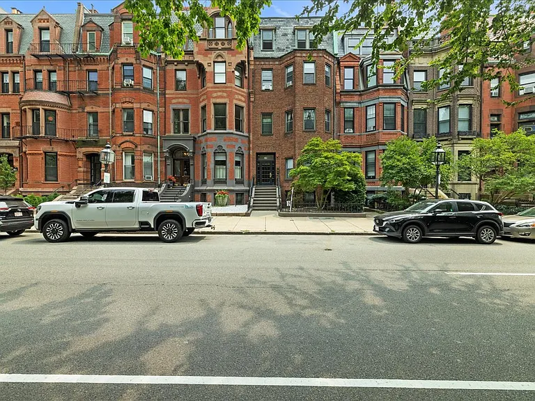 228 Commonwealth Ave #10 — Photo 22