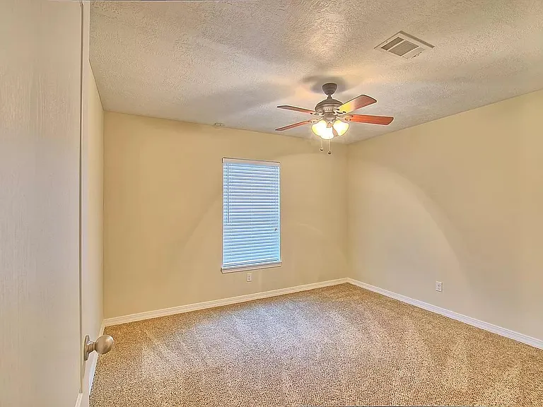 404 Nolan Trce — Photo 3