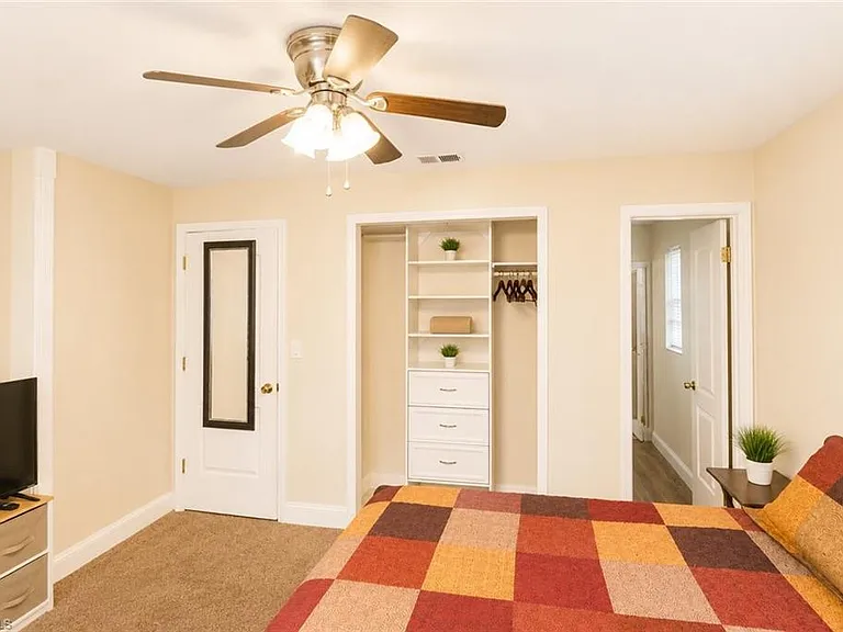 655 SW Pointview Rd — Photo 17