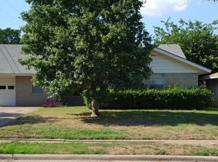 2909 Lawrence St, Irving, TX 75061