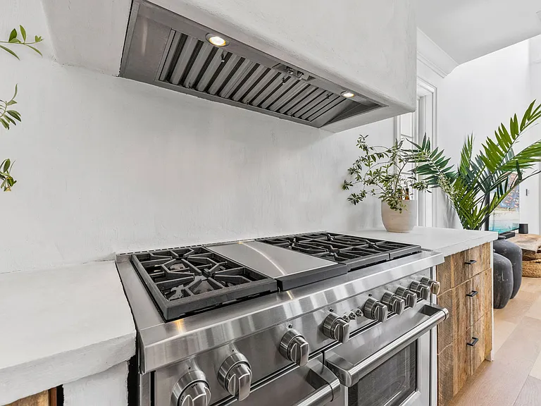 102 Acadia Ter — Photo 30