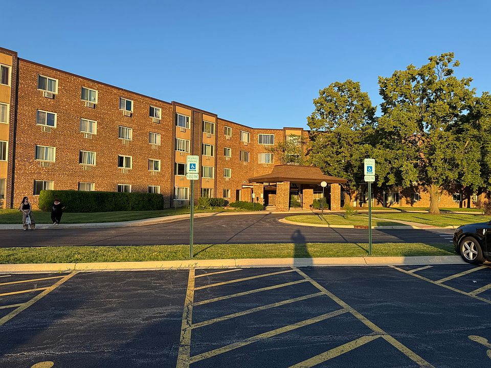 1st image of 1375 Rebecca Dr APT 302