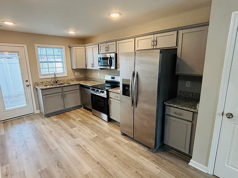 1151 Cross Creek Cir #D — Photo 3
