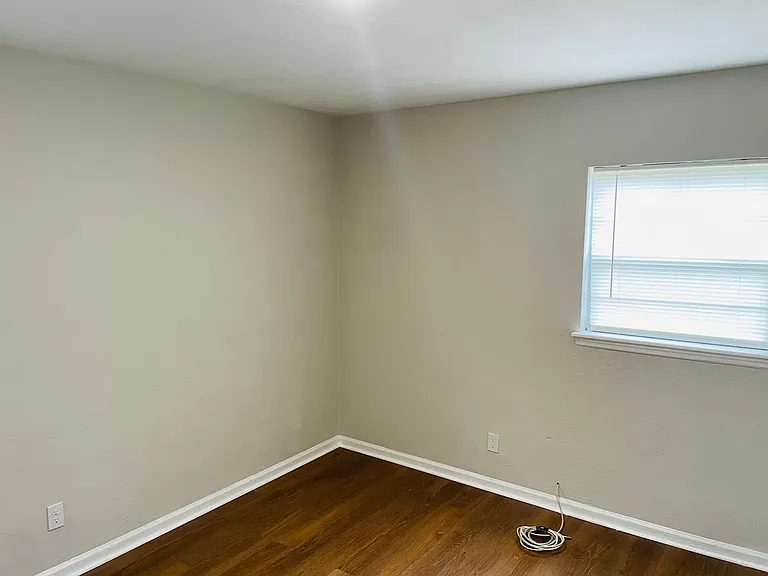 1100 Joe Louis St — Photo 12