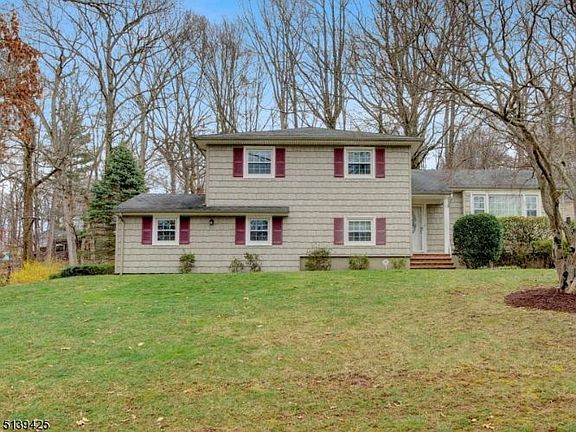 4th image of 138 Knollwood Dr