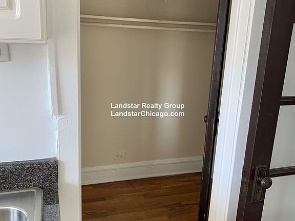 5th image of 2855 W Berteau Ave #1