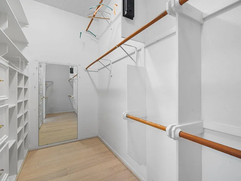 118 Hillsborough Dr W — Photo 14