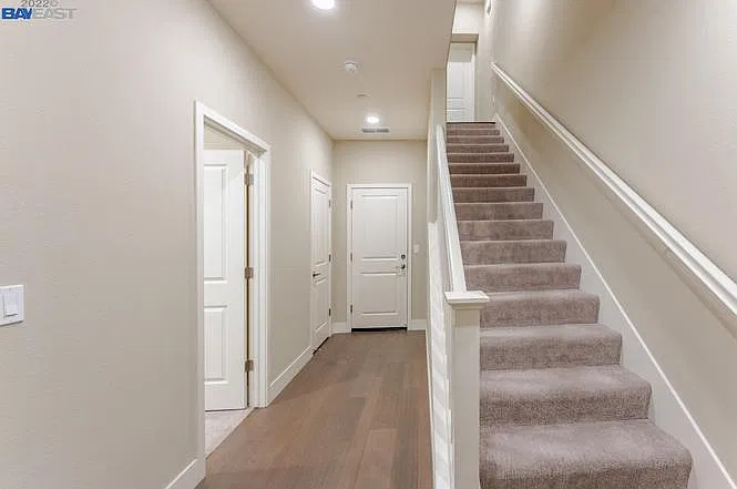 3 bed, 3.5 bath, 1879 sqft, $4,200 — Photo 3