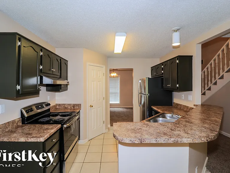 1049 Nolan Ln — Photo 7