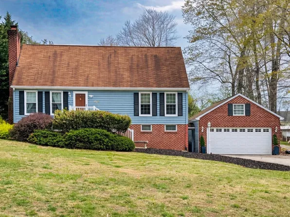 1002 Oxford Point Rd, Lynchburg, VA 24502