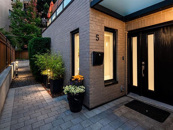 5th image of 549 Toronto St #5