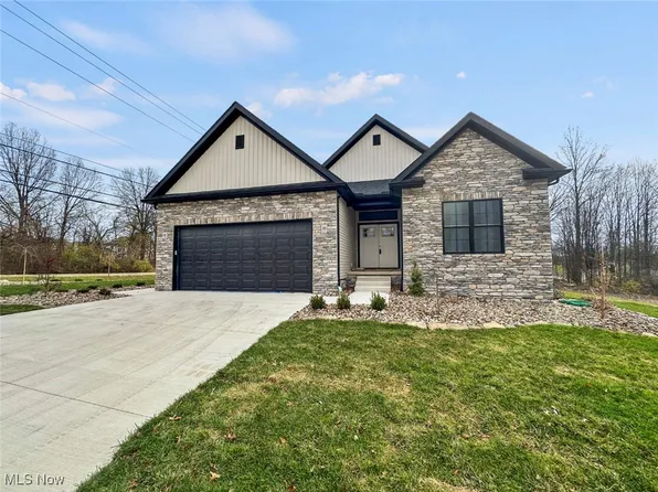 11 Villa Theresa Ln, Canfield, OH 44406