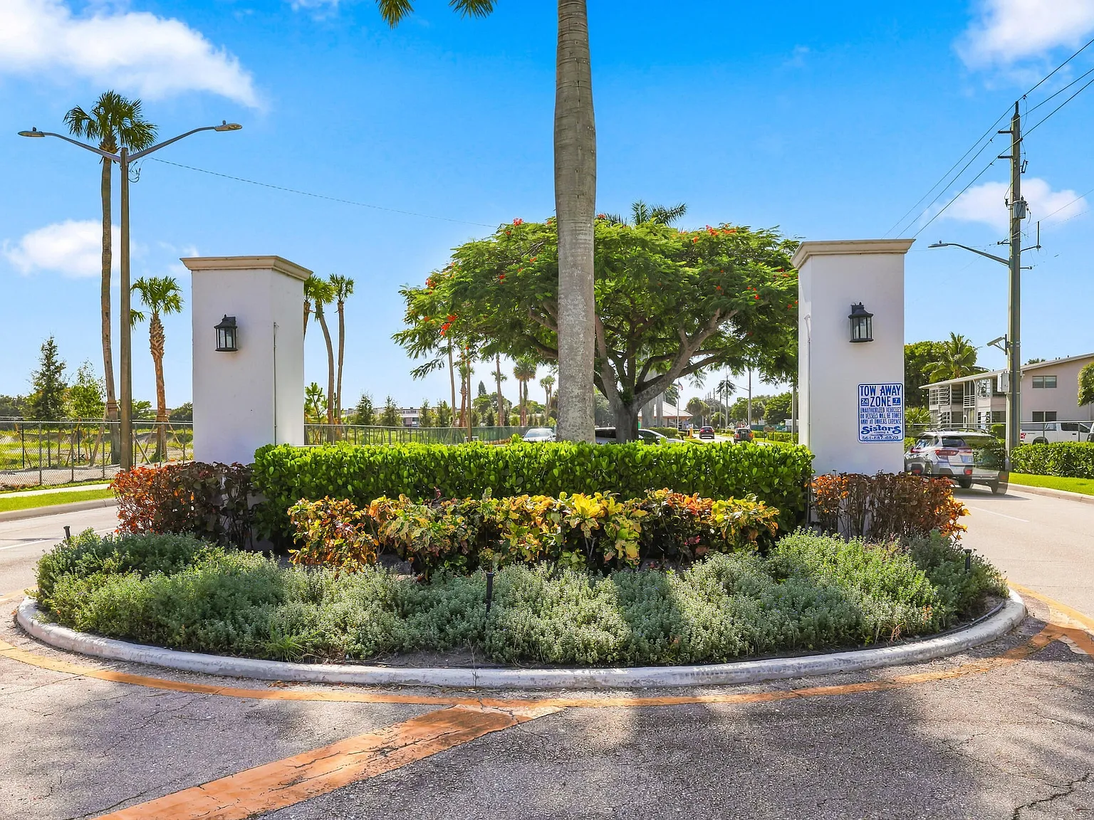1 bed, 1.5 bath, 684 sqft, $1,500 — Photo 2