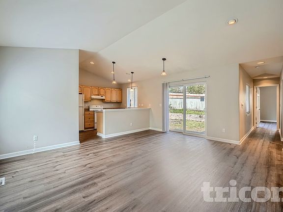 3rd image of 2036 S Kent Des Moines Rd