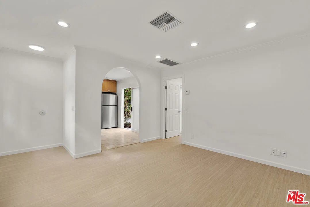 1 bed, 1.0 bath, 650 sqft, $3,899 — Photo 2